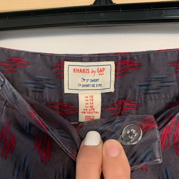 Patterned Shorts Gap - Picture 2 of 4